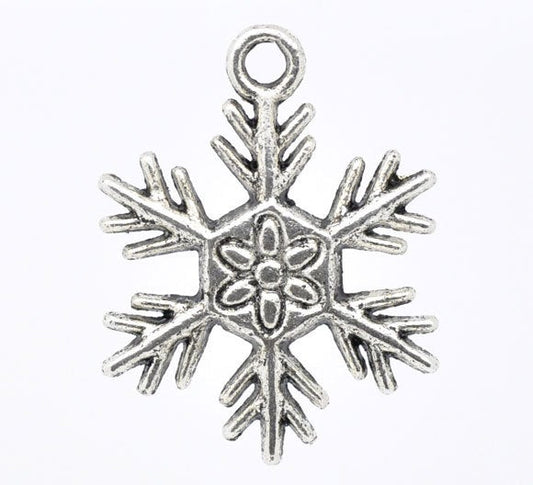 P561 - 30 pcs. Antique Silver Snowflakes Charms Pendants - 25x19mm (1 inch)