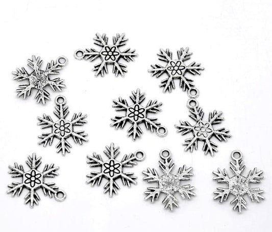P561 - 30 pcs. Antique Silver Snowflakes Charms Pendants - 25x19mm (1 inch)