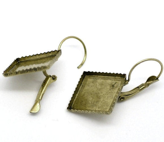 E220 - 10 pcs. Antique Bronze Earring Clips Settings Lever Back Bezels Cabochons - 16mm Glue Pad Setting - Square - Spike Diamond Style