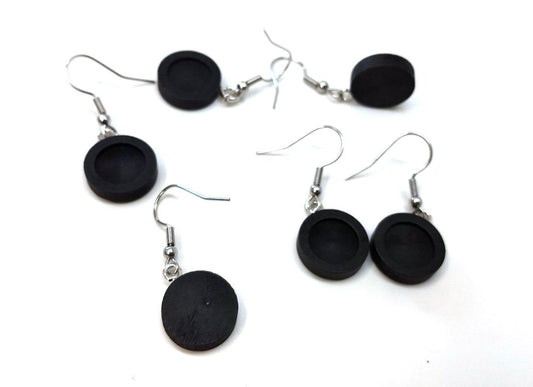 E550 - 10 pcs. Stainless Steel Silver Tone Earring Dangle Hooks Settings Bezels Cabochons - 10mm Glue Pad Setting - Wood Trays - Black