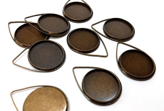 P773 - 10 pcs. Antique Bronze Pendant Circle Posts Settings Bezels Tray Cabochons - 20mm Glue Pad Setting (Cameo Setting Diameter) - Teardrop