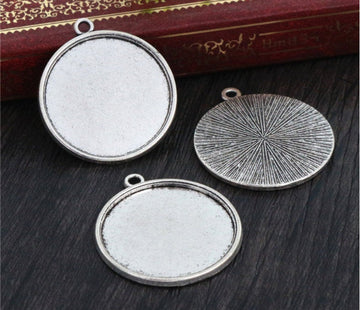 P1161 - 10 pcs. Antique Silver Tone Pendant Circle Settings Carved Bezel Trays- 25mm Glue Pad Setting (1 inch)