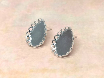 E423 - 10 pcs. Silver Plated Earring Tacks Posts Studs Settings Bezels Cabochons - Teardrop - 18mm x 13mm Glue Pad Setting