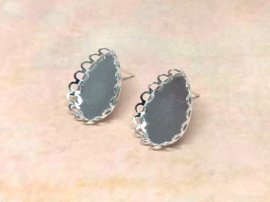 E423 - 10 pcs. Silver Plated Earring Tacks Posts Studs Settings Bezels Cabochons - Teardrop - 18mm x 13mm Glue Pad Setting