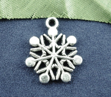 P485 - 40 pcs. Antique Silver Snowflakes Charms Pendants - 20mm x 16mm