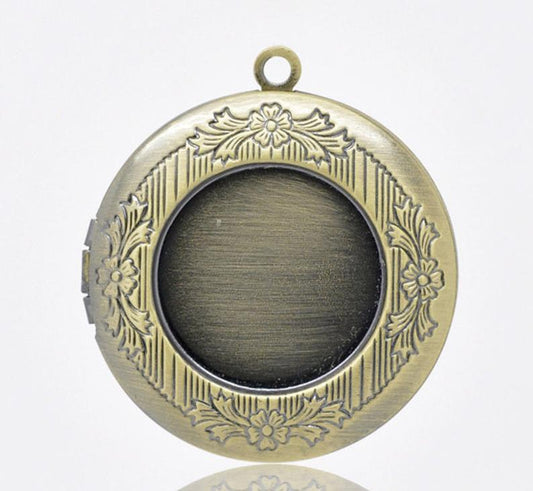 P957B - 4 pcs Antique Bronze Ornamented Pendant Photo Locket Box Pendants - For 20mm and 24mm Settings - 36mm X 32mm- Fits 20mm Settings &amp; 24mm Settings