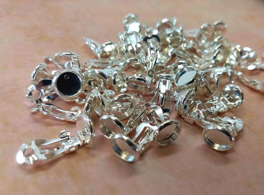 E999 - 10 pcs. Silver Plated Earring Clips Settings Hinged Bezels Cabochons - 8mm Glue Pad Setting