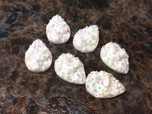 RC0028 - 10 pcs Druzy Resin Embellishment Cabochons White Multicolor - 18x13mm - Teardrop - 18mm x 13mm - 4.5mm Thick