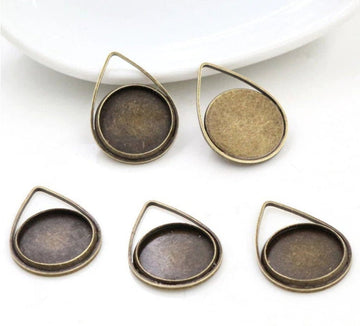 MP0021 - 10 pcs. Antique Bronze Pendant Circle Posts Settings Bezels Tray Cabochons - 12mm Glue Pad Setting - Teardrop