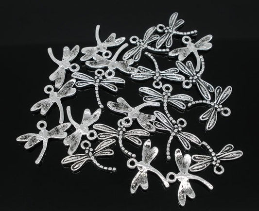 P117 - 10 pcs. Antique Silver Dragonfly Charms Pendants - 15mm x 17mm