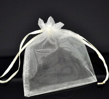 D002 - 50 pcs. Ivory Organza Bags - 9cm x 7cm (3.54 in x 2.76 in)