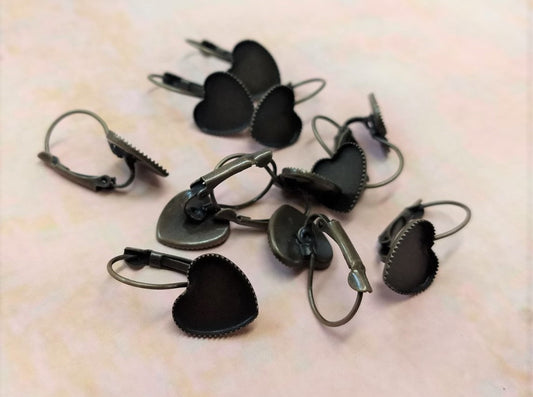 E322 - 10 pcs. Antique Bronze Earring Clips Settings Lever Back Bezels Cabochons - 12mm Glue Pad Setting - Heart Shape Bezels