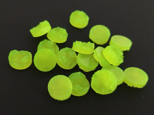 CA133 - 10 pcs Druzy Resin Embellishment Cabochons Neon Yellow Green - 12mm Diameter - Circle - 5mm Thick