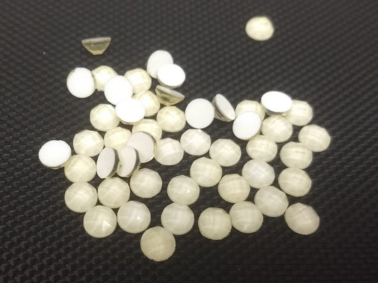 CA019 - 10 pcs Resin Embellishment Cabochons White Ivory Cream - 6mm - Dome Faceted Design - Flat Backs