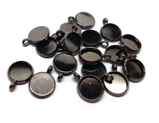 P347 - 10 pcs. Gunmetal Circle Round Bezel Cabochon Pendant Tags Trays - 10mm Glue Pad - Hole Size: 2.3mm
