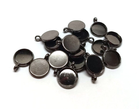 P347 - 10 pcs. Gunmetal Circle Round Bezel Cabochon Pendant Tags Trays - 10mm Glue Pad - Hole Size: 2.3mm