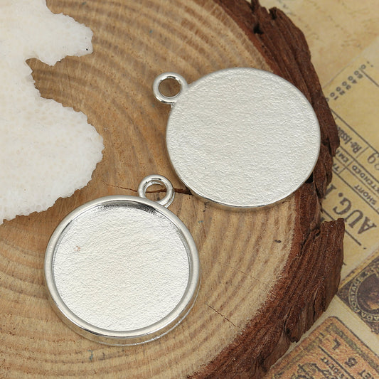 P587 - 10 pcs. Silver Tone Circle Round Bezel Cabochon Pendant Tags Trays - 20mm Glue Pad - Made of Alloy - Nice Quality