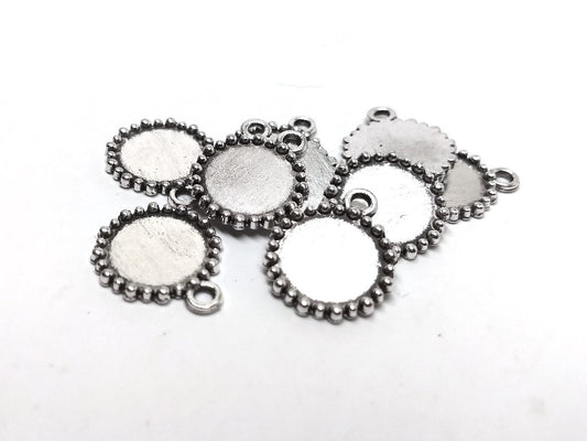 P361 - 10 pcs. Antique Silver Circle Round Bezel Cabochon Pendant Tags Trays - 12mm Glue Pad Settings - Bubble Carved Design - Design A