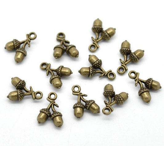 P514 - 20 pcs. Antique Bronze Acorns Charms Pendants - 15mm X 11mm (2 6/8"x 7/8") - - 3D - Double Sided - Hole Size: 1.6mm