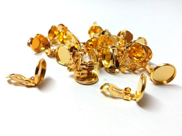E194 - 20 pcs. Gold Tone Earring Clips Settings Hinged Bezels Cabochons - 12mm Glue Pad Setting
