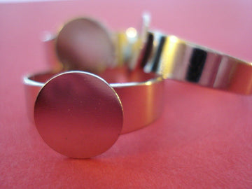 RB017 - 20 Silver Tone ADJUSTABLE RING bases - Ring Size 8 - Glue Pad 10mm (0.4 in)